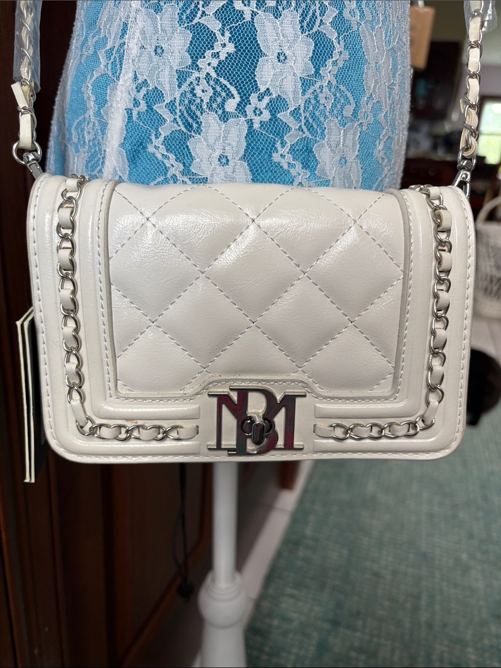 Badgley Mischka crossbody bag clutch vegan leather white braided chain strap